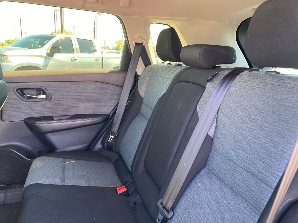 Used 2023 Nissan Rogue SV image 11