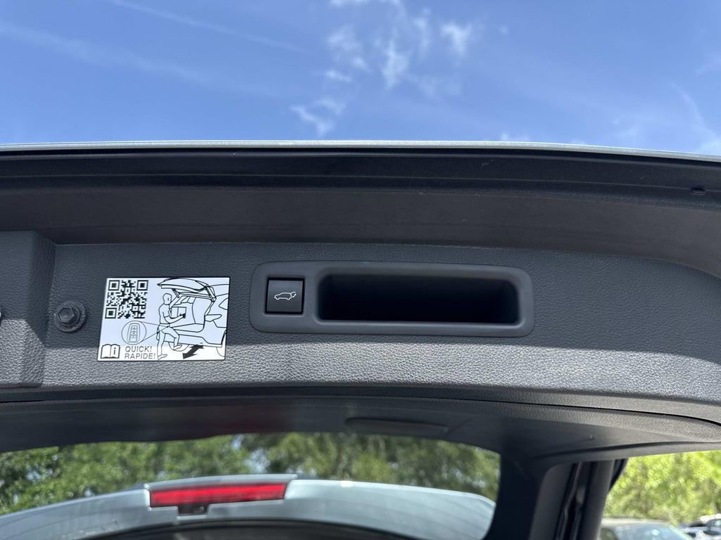 Used 2022 Toyota Highlander Platinum image 12