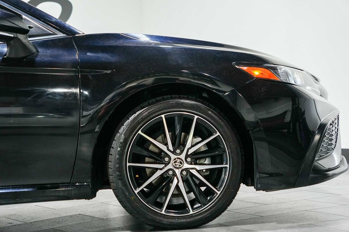 Used 2022 Toyota Camry SE FWD image 9