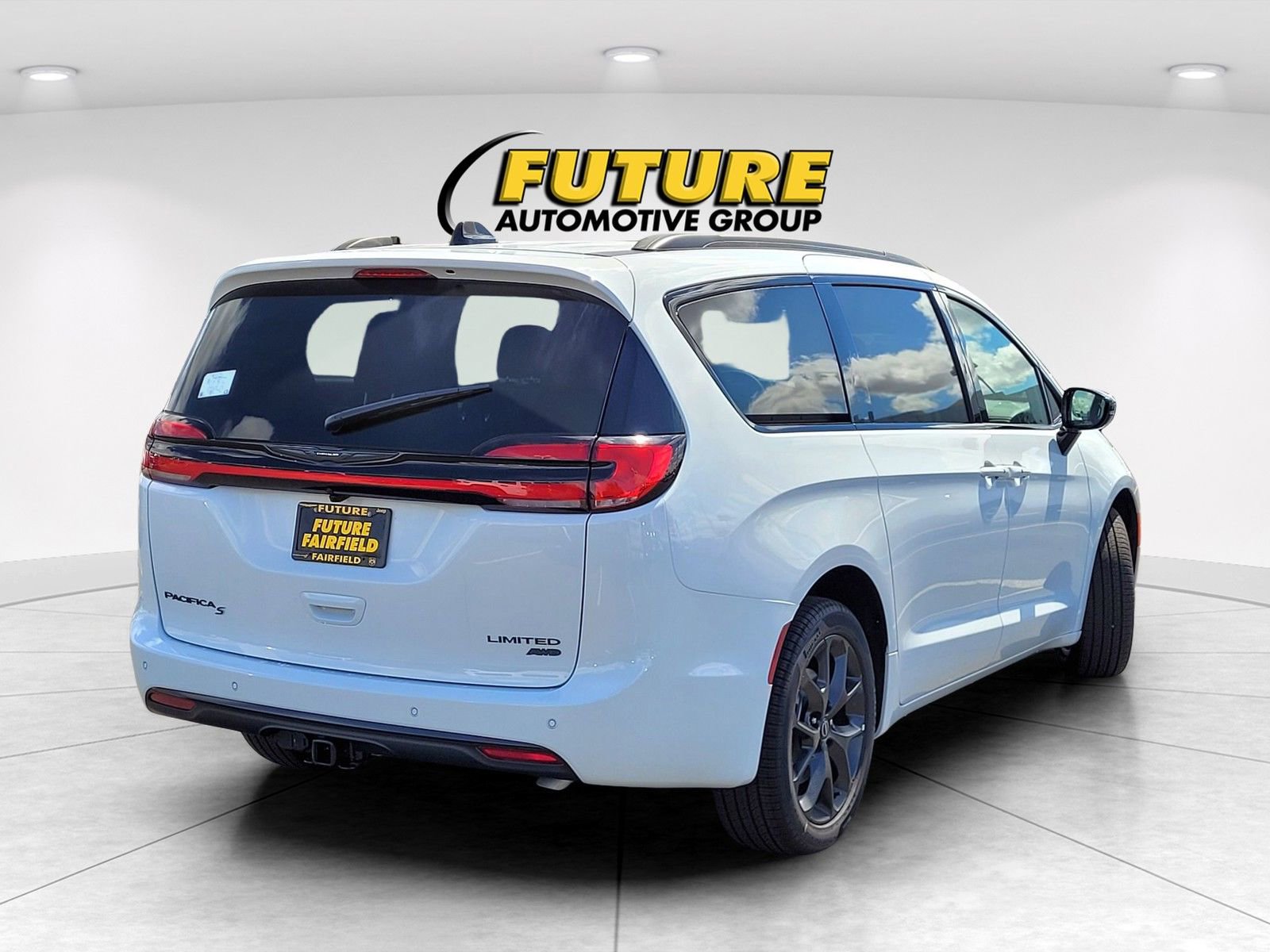 New 2026 Chrysler Pacifica Limited w/ S Appearance Package image 4