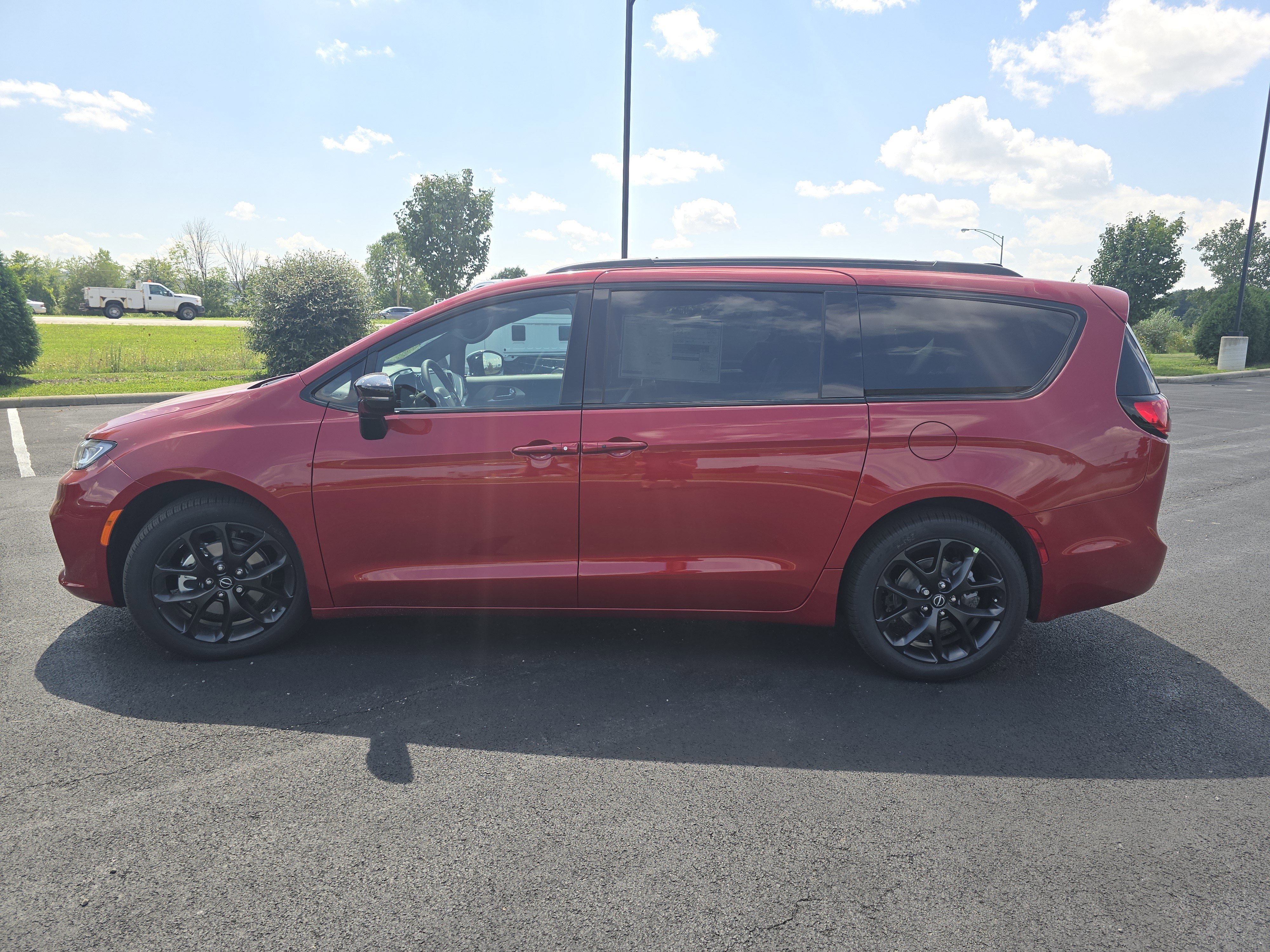 New 2026 Chrysler Pacifica Limited w/ S Appearance Package image 13