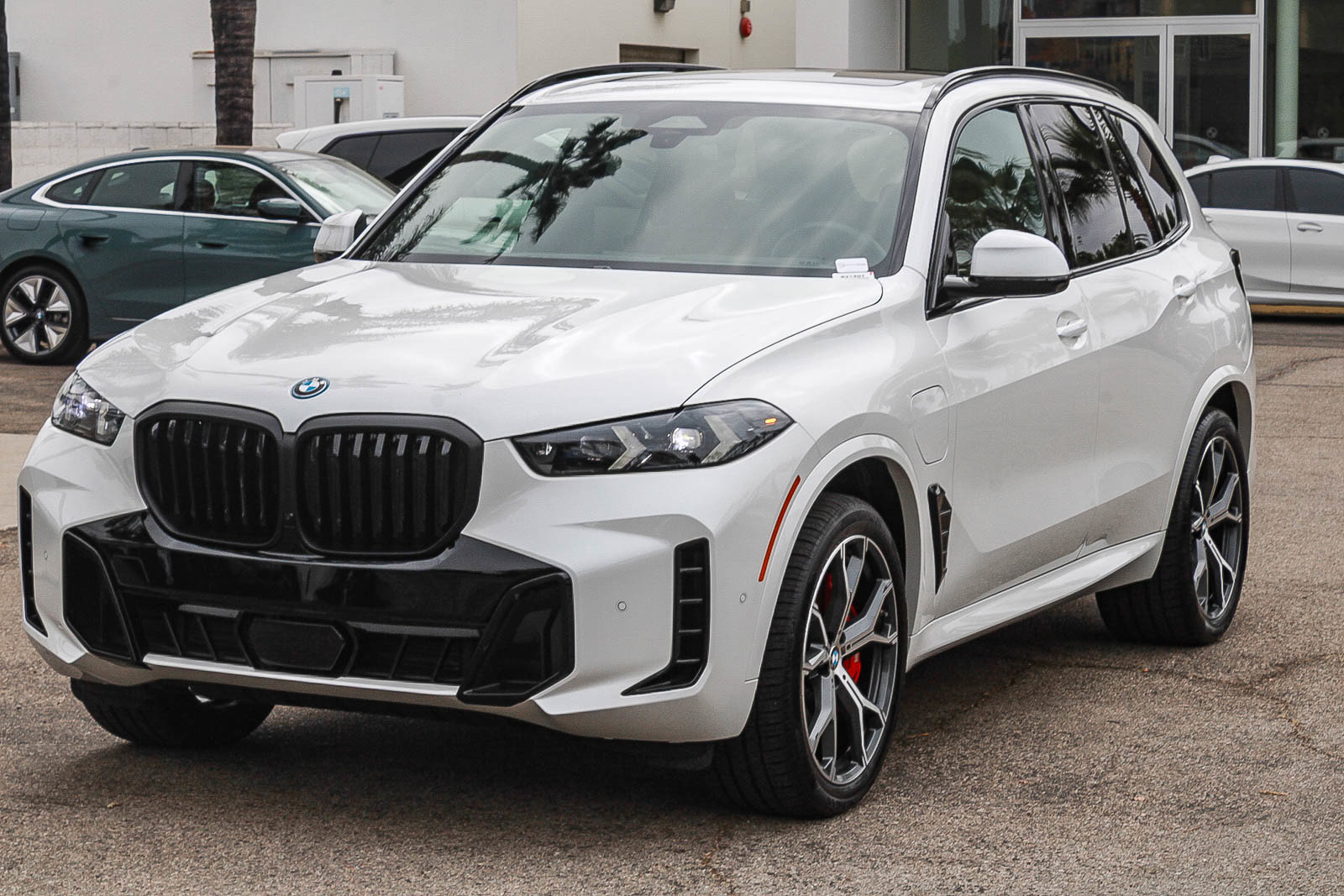 Used 2026 BMW X5 xDrive50e w/ M Sport Package AWD/4WD image 3