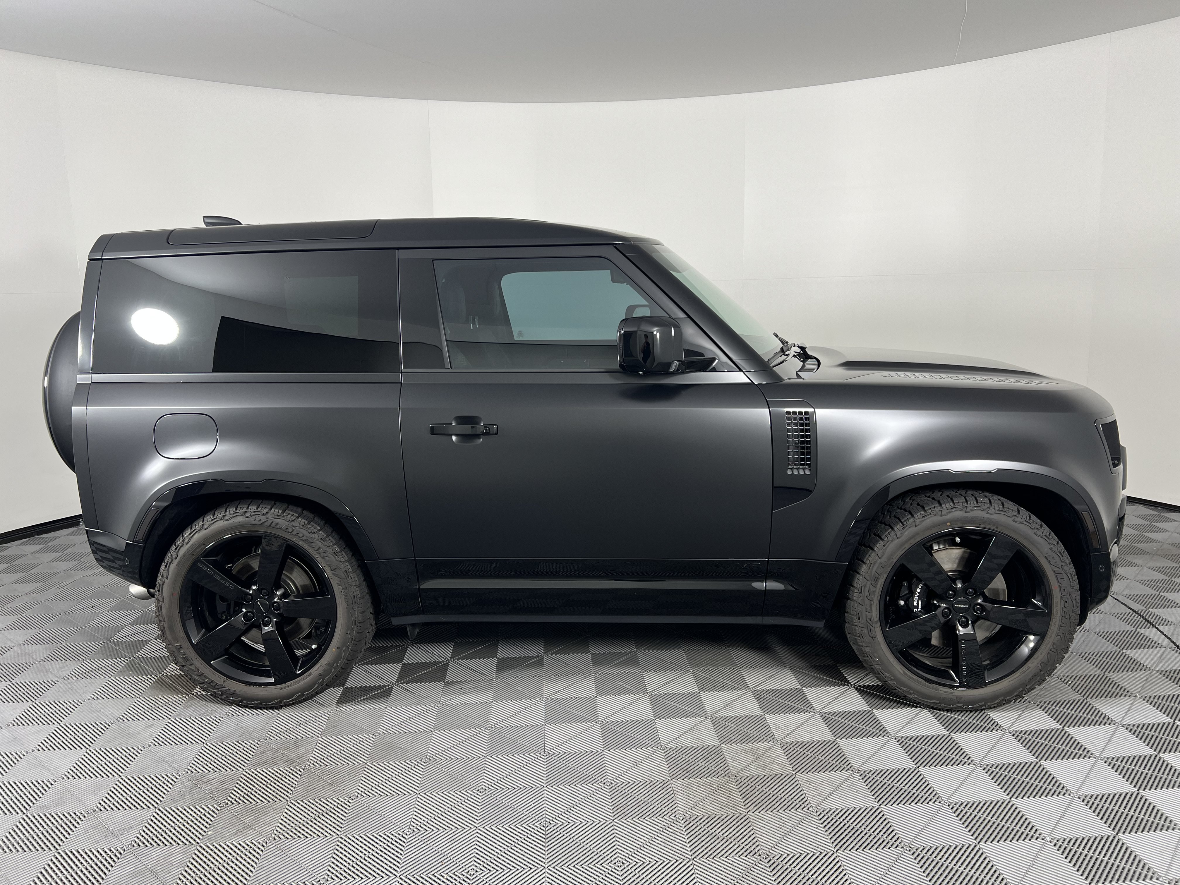 Used 2026 Land Rover Defender 90 V8 AWD/4WD image 14
