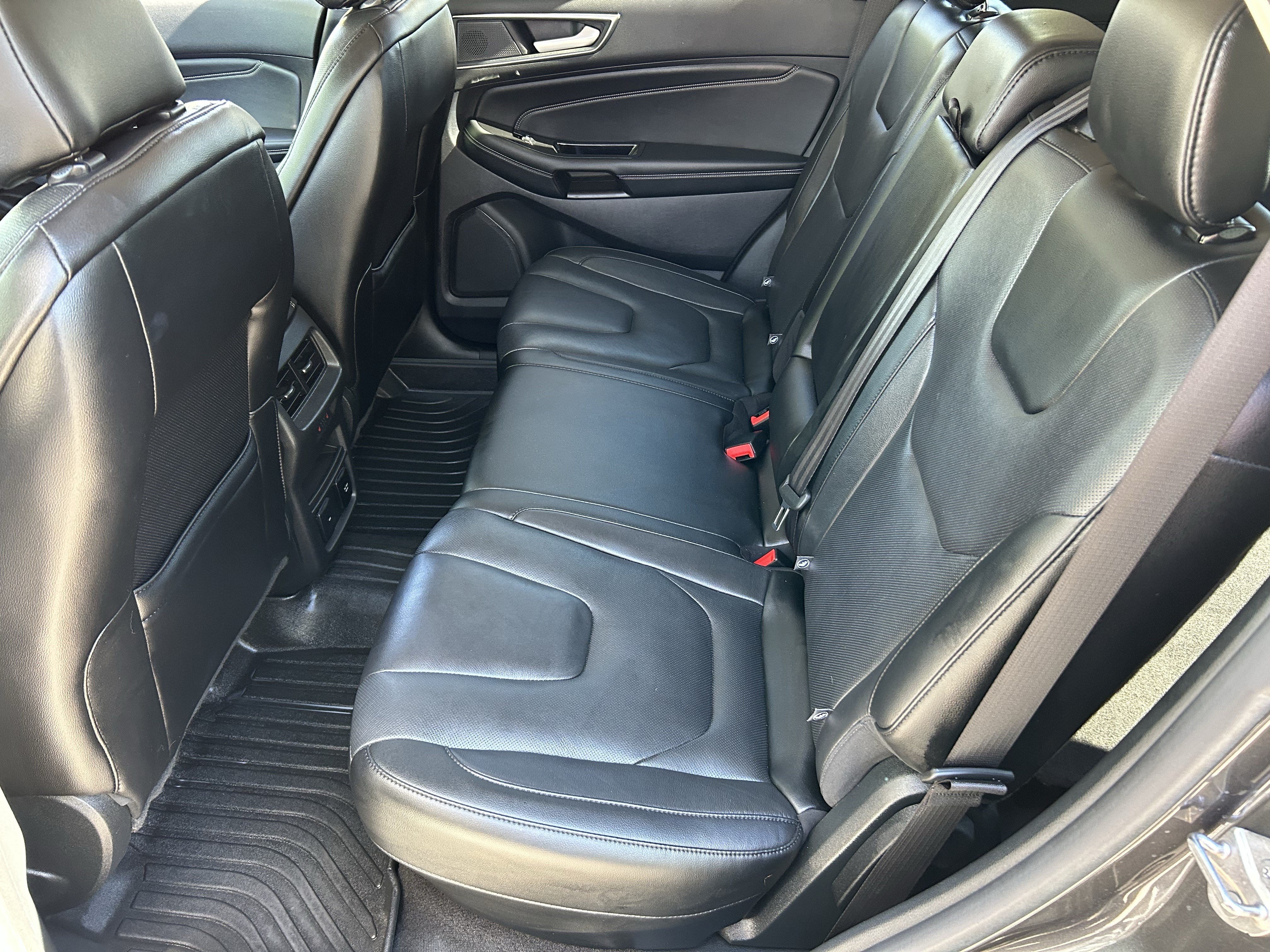 Used 2020 Ford Edge Titanium w/ Equipment Group 301A AWD/4WD image 15