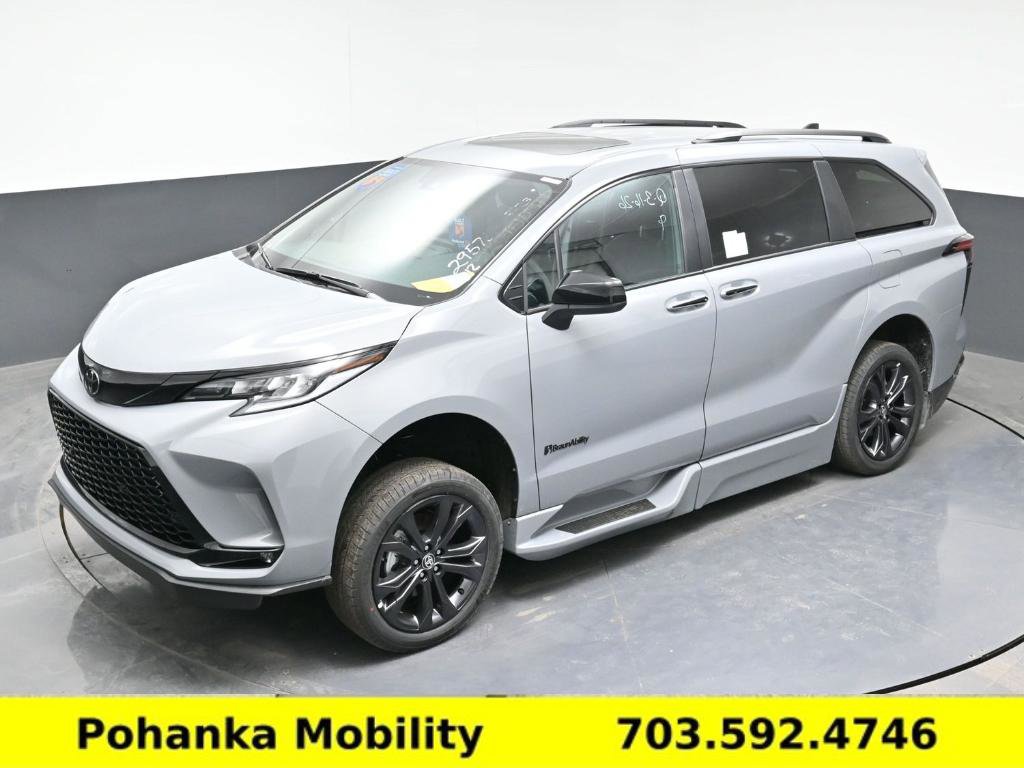 Used 2026 Toyota Sienna XSE image 14