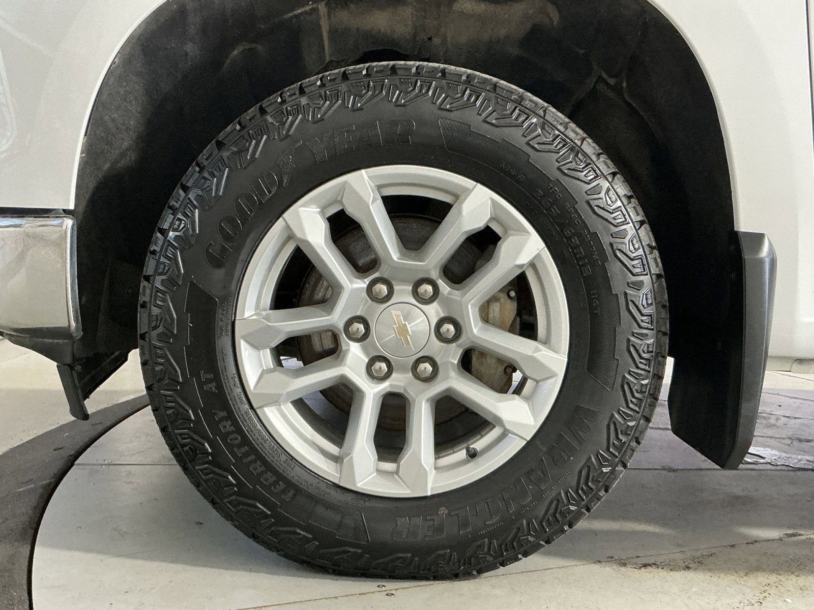 Used 2024 Chevrolet Silverado 1500 LT AWD/4WD image 13