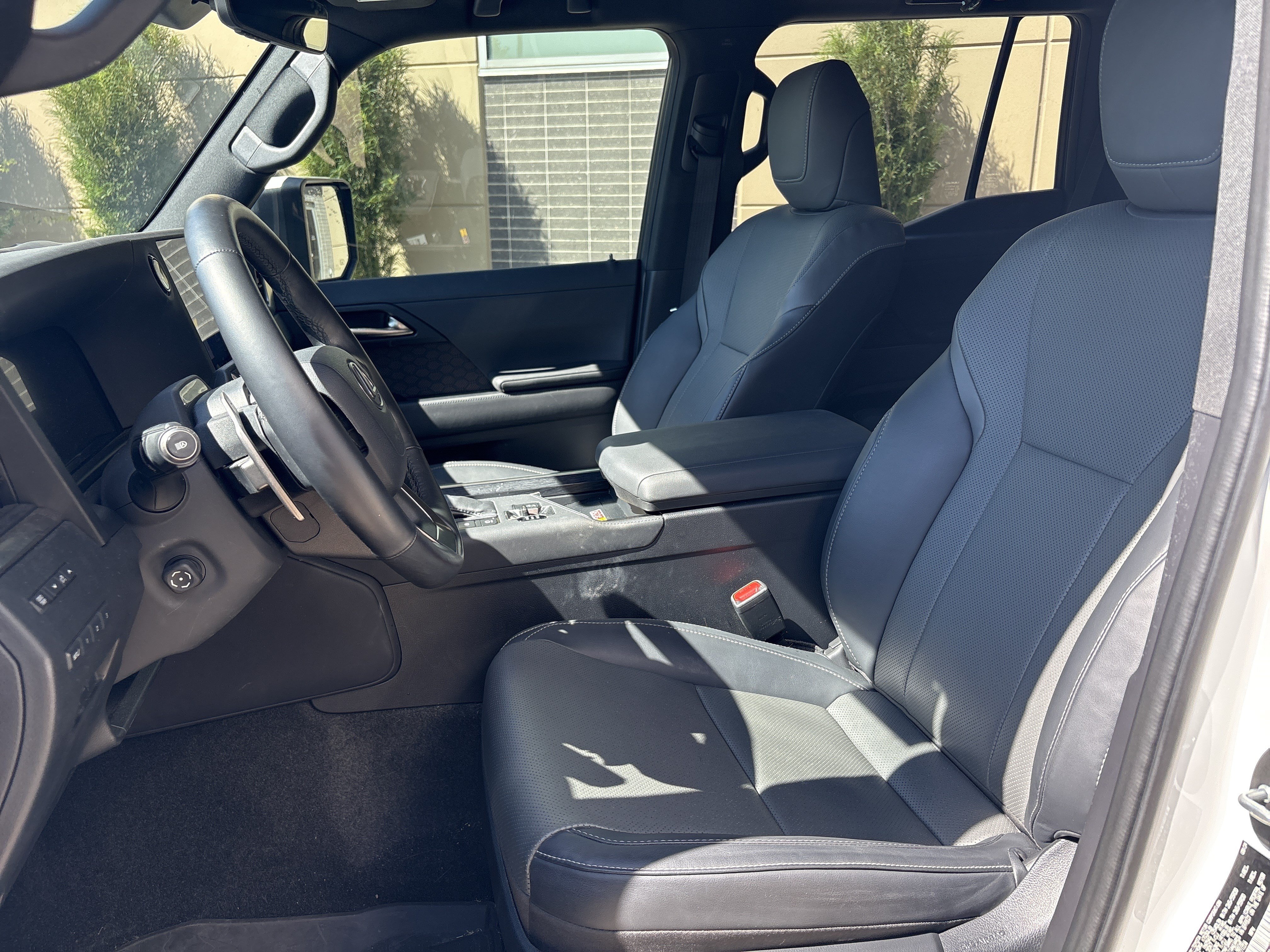Used 2024 Lexus GX 550 w/ Accessory Package (2T) AWD/4WD image 36
