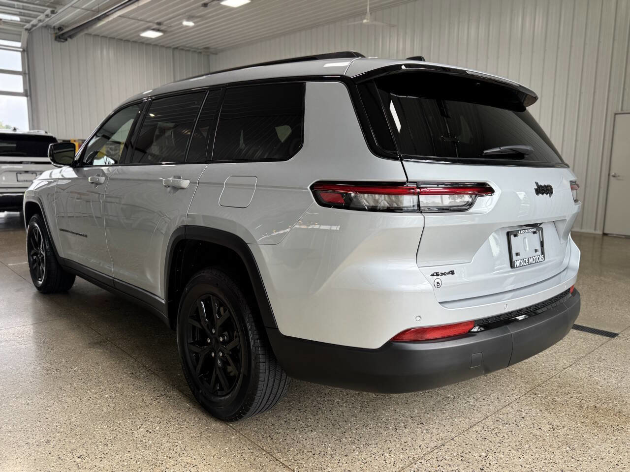 Used 2024 Jeep Grand Cherokee L Laredo image 17