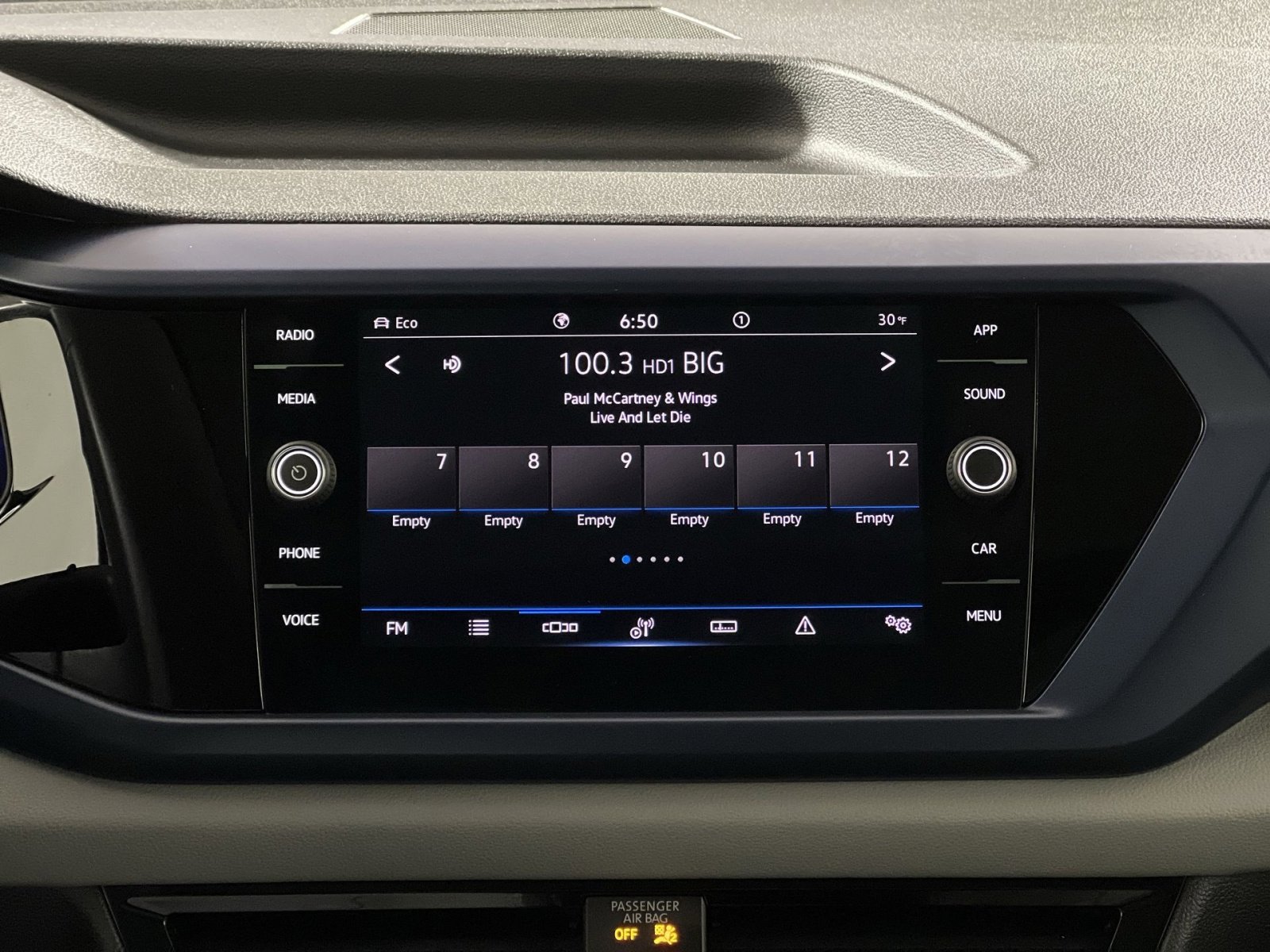 Used 2022 Volkswagen Taos SE image 18