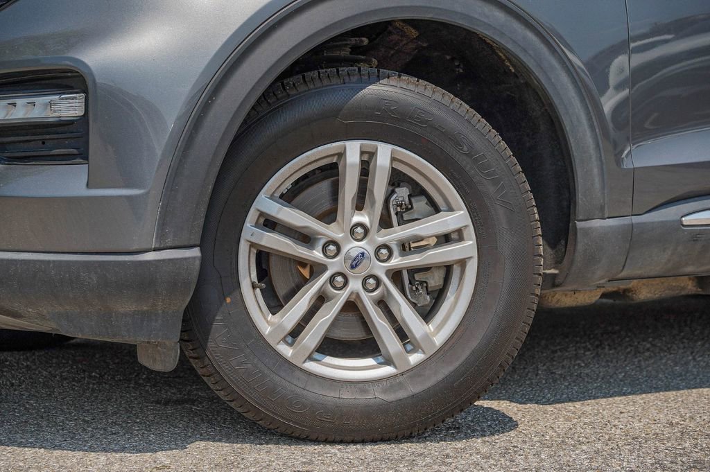 Used 2023 Ford Explorer XLT w/ Equipment Group 202A image 2