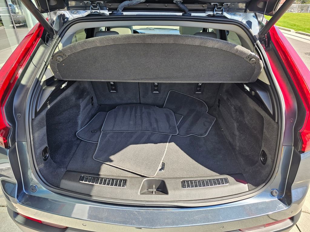 Used 2019 Cadillac XT4 Premium Luxury w/ Cold Weather Package image 13