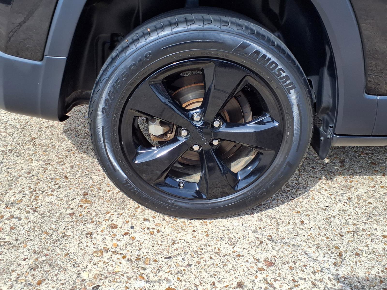 Used 2015 Jeep Cherokee Latitude FWD image 29