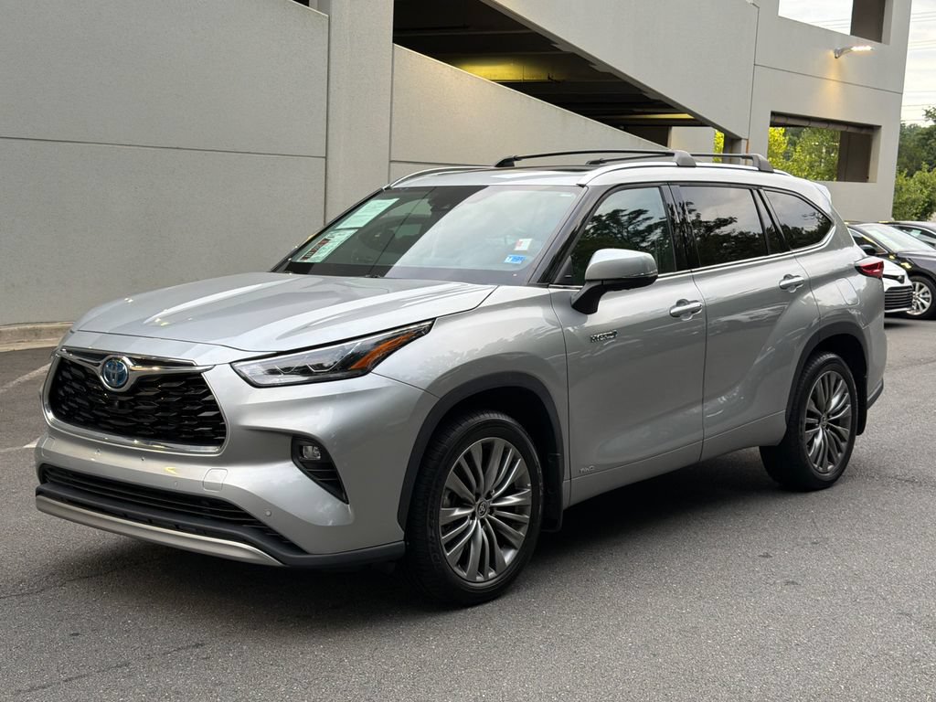 Used 2021 Toyota Highlander Platinum AWD/4WD image 2