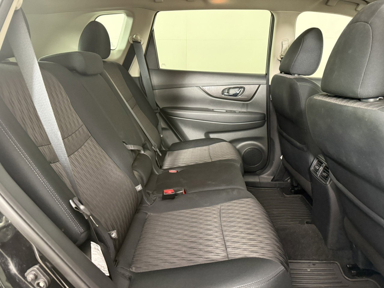 Used 2019 Nissan Rogue SV AWD/4WD image 13