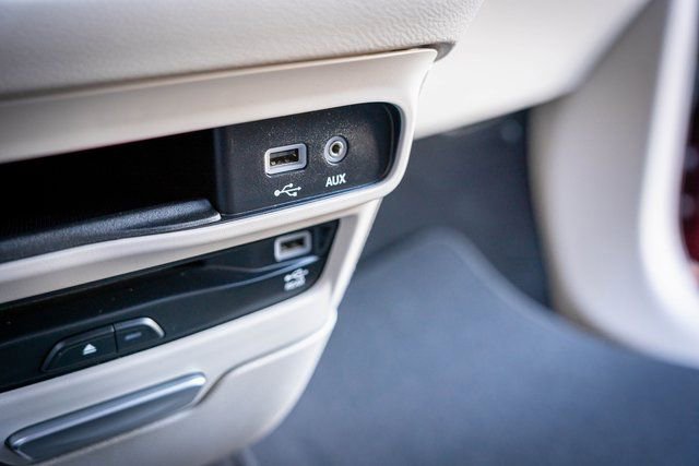 Used 2017 Chrysler Pacifica Touring-L Plus image 25