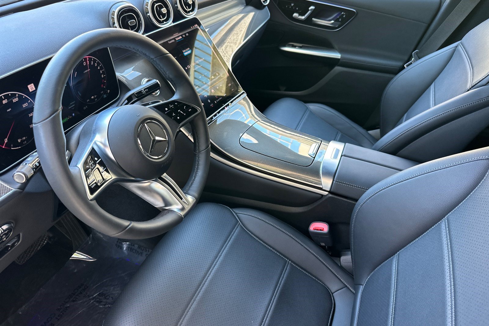 New 2025 Mercedes-Benz GLC 350e 4MATIC image 4
