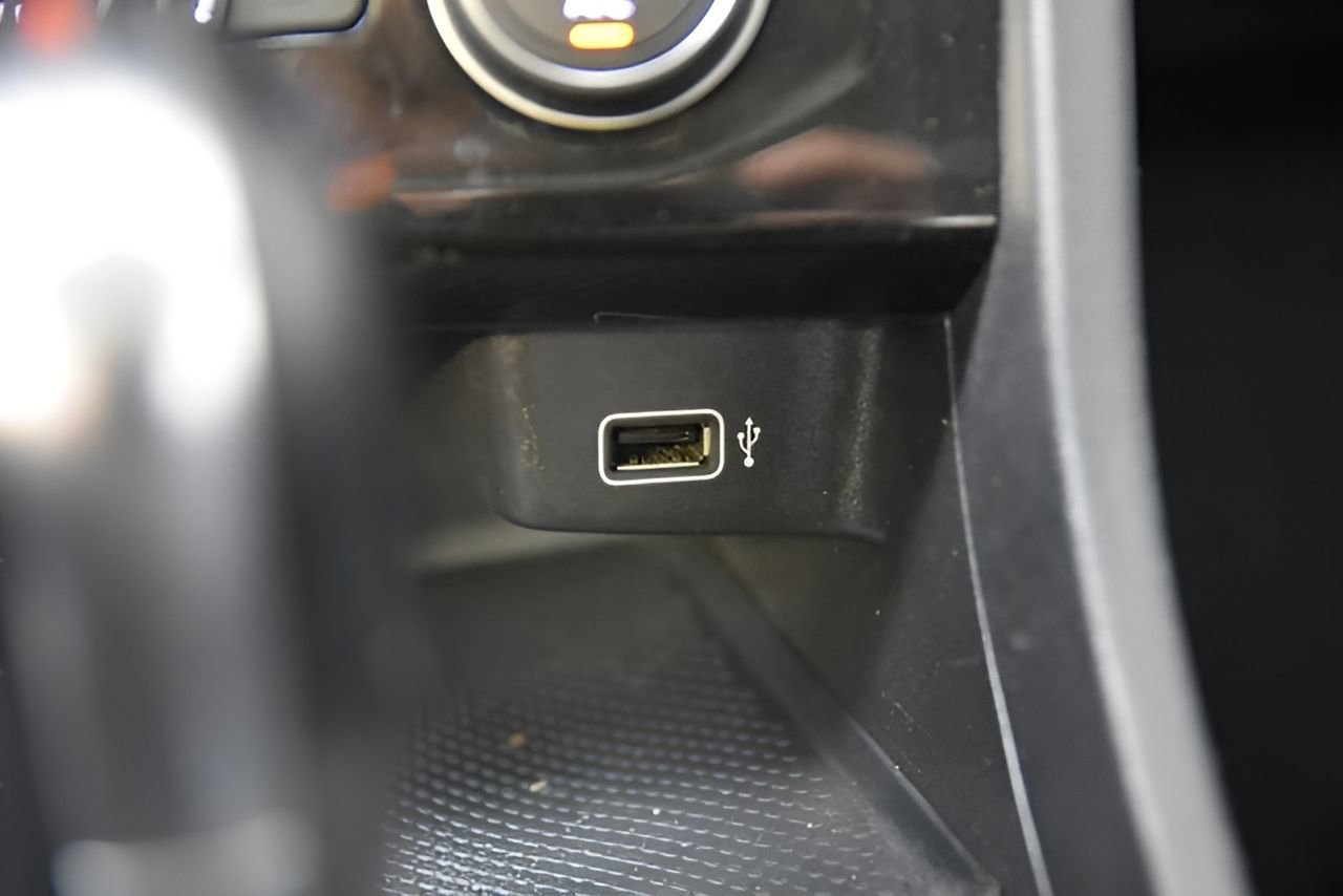 Used 2019 Volkswagen Jetta SE w/ Cold Weather Package image 28