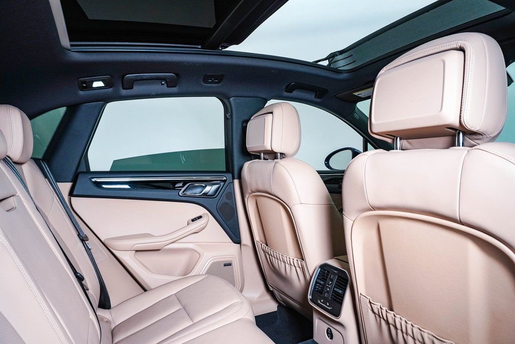 Certified 2025 Porsche Macan image 15