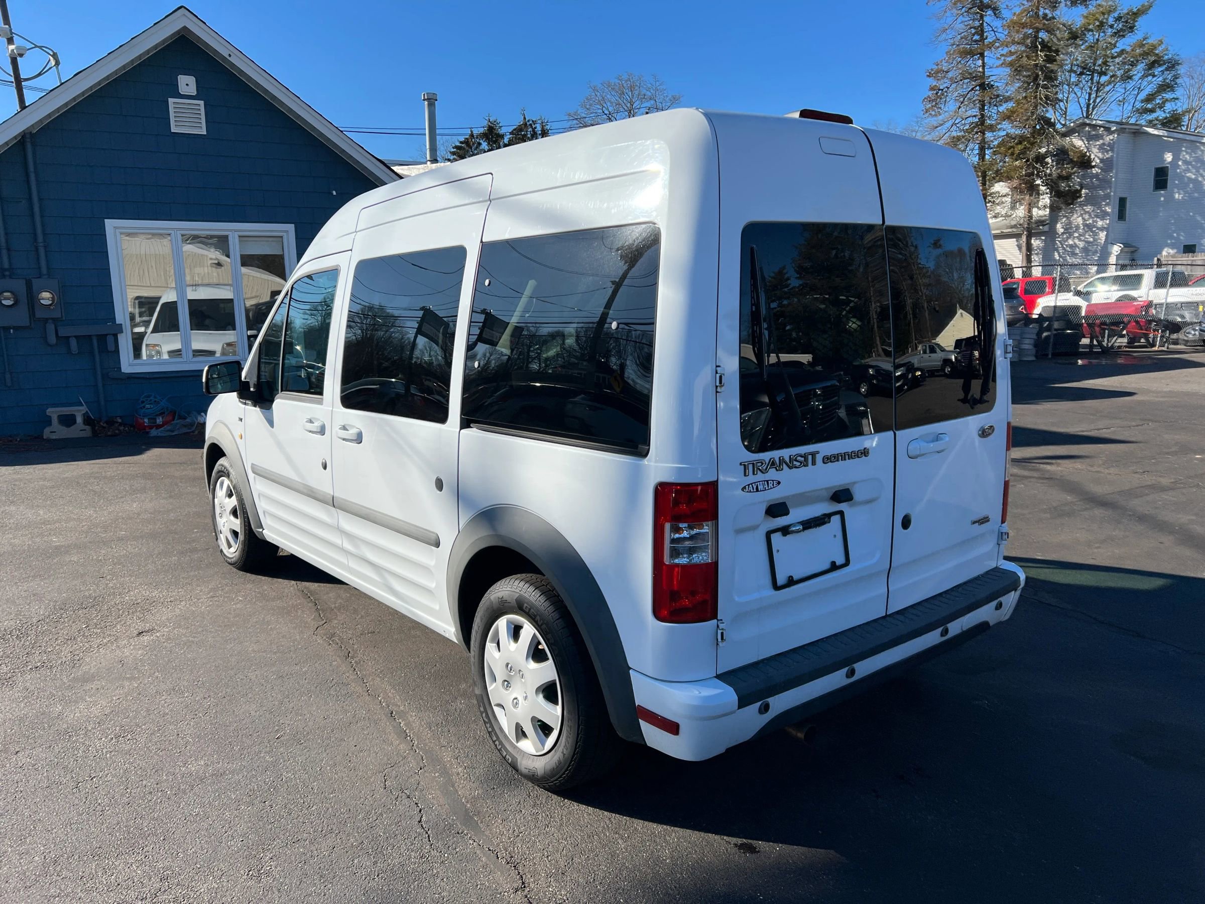 Used 2011 Ford Transit Connect XLT Premium image 4