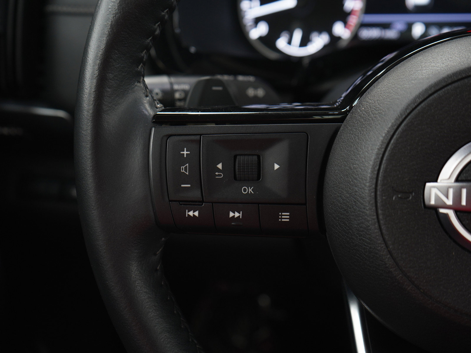 Used 2023 Nissan Pathfinder SL w/ SL Premium Package AWD/4WD image 27