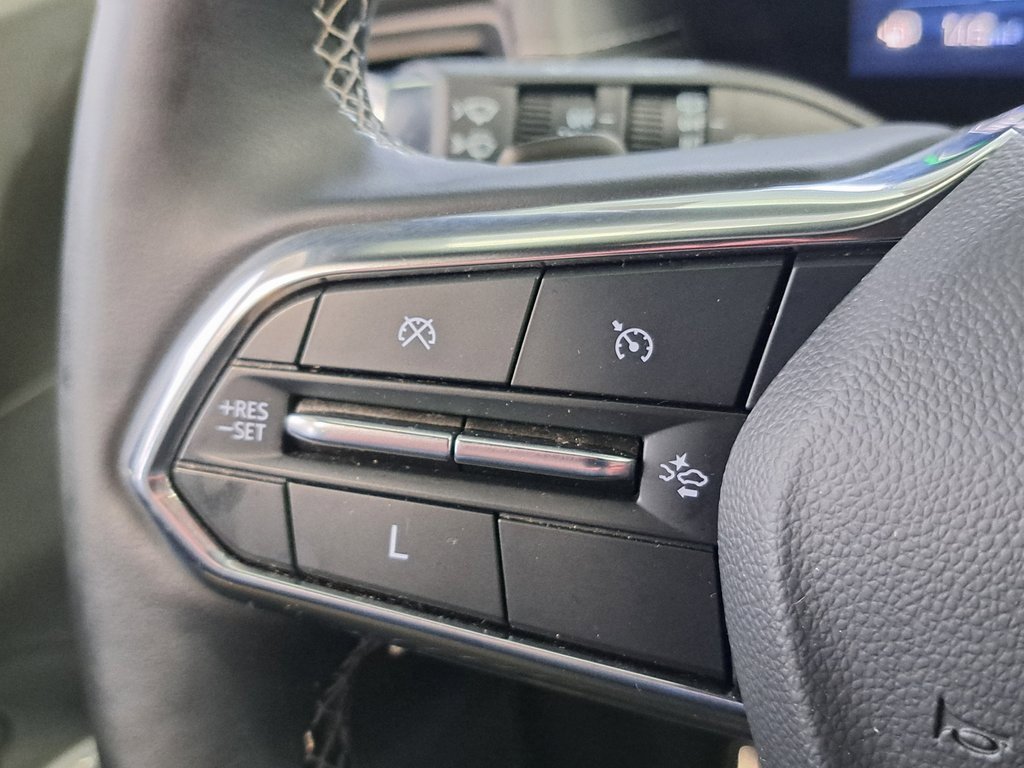 Used 2025 Chevrolet Traverse LT image 12