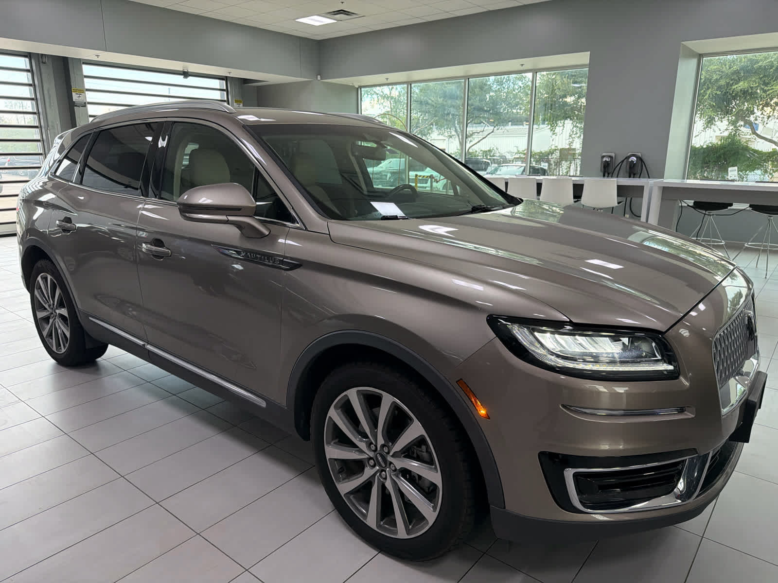 Used 2019 Lincoln Nautilus Select FWD image 5