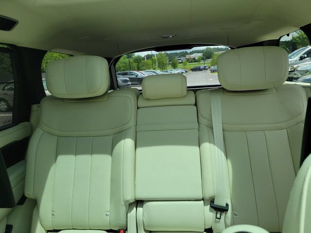 Used 2024 Land Rover Range Rover Long Wheelbase Autobiography AWD/4WD image 11