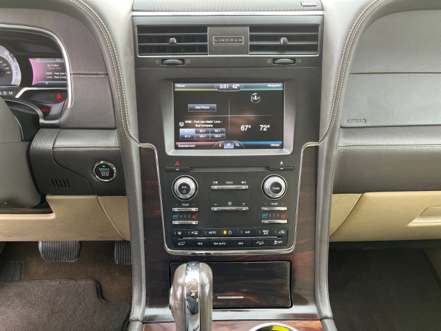 Used 2015 Lincoln Navigator L 4WD w/ Equipment Group 101A Reserve image 15