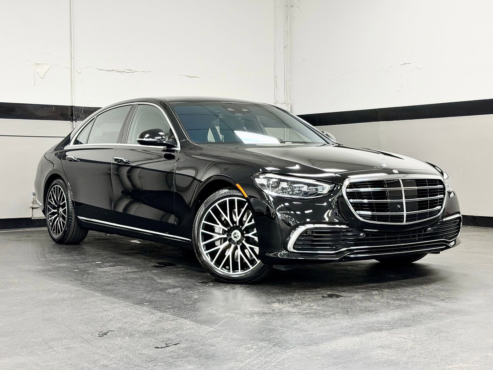 Used 2025 Mercedes-Benz S 580 4MATIC Sedan image 2