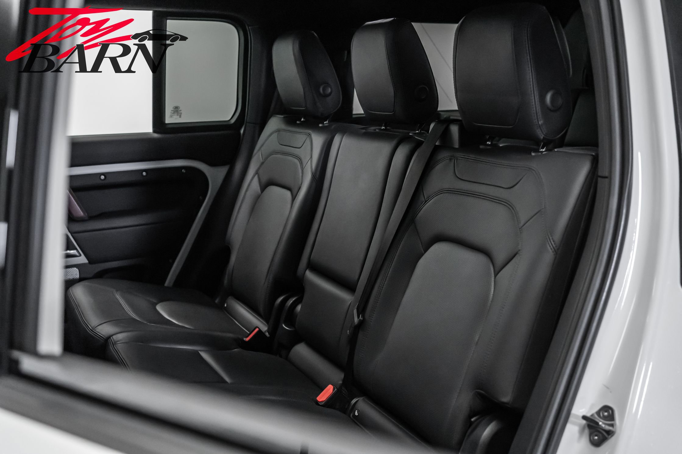 Used 2023 Land Rover Defender 130 SE image 42