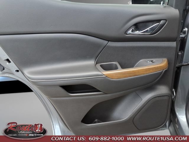 Used 2020 GMC Acadia SLE w/ Driver Convenience Package AWD/4WD image 25