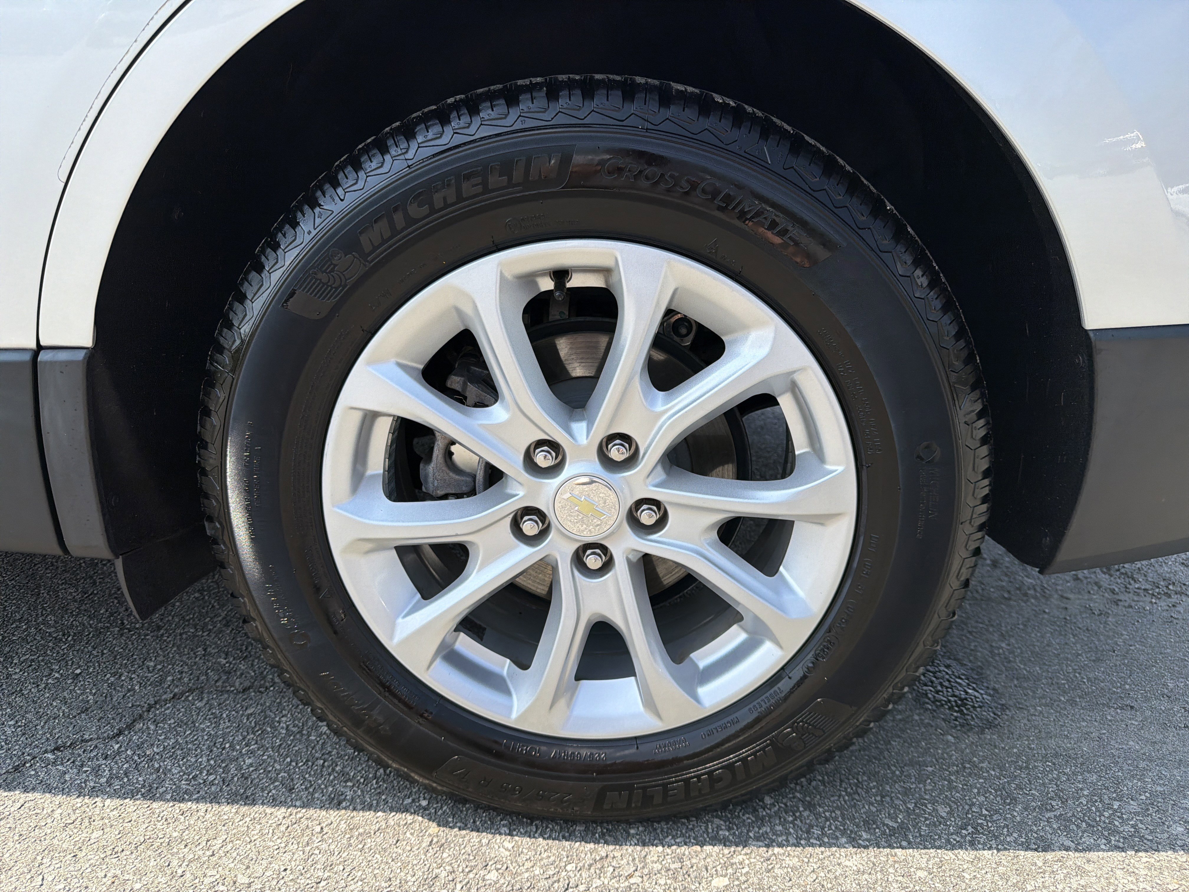 Used 2020 Chevrolet Equinox LT FWD image 22