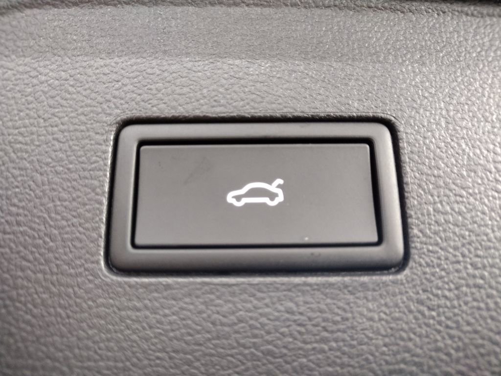 New 2026 Volkswagen Atlas SEL Premium R-Line image 24