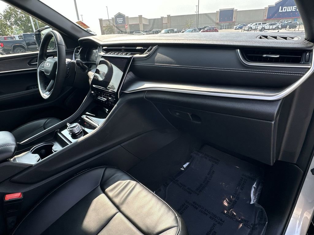 Used 2024 Jeep Grand Cherokee L Limited w/ Luxury Tech Group II image 30