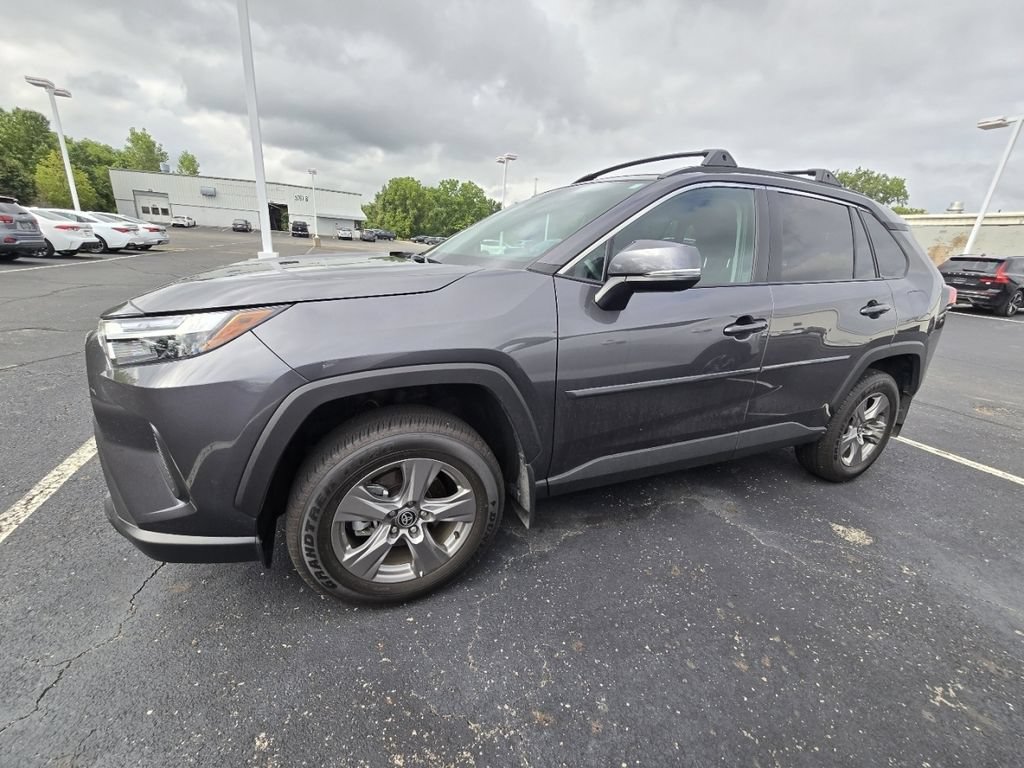 Used 2024 Toyota RAV4 XLE AWD/4WD image 4
