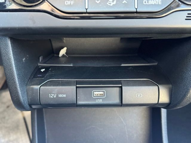 Used 2022 Kia Niro EX w/ Cold Weather Package FWD image 18