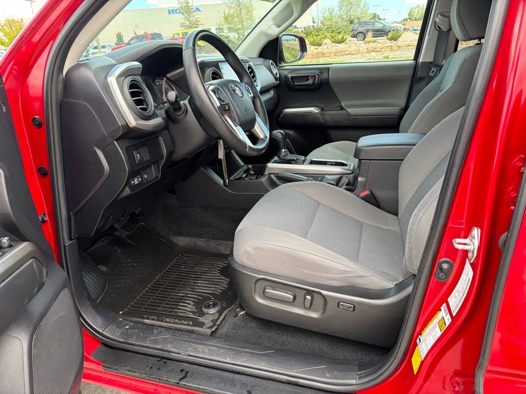 Used 2022 Toyota Tacoma SR5 AWD/4WD image 17
