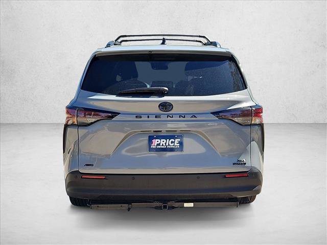 Used 2023 Toyota Sienna XLE Woodland Edition image 7