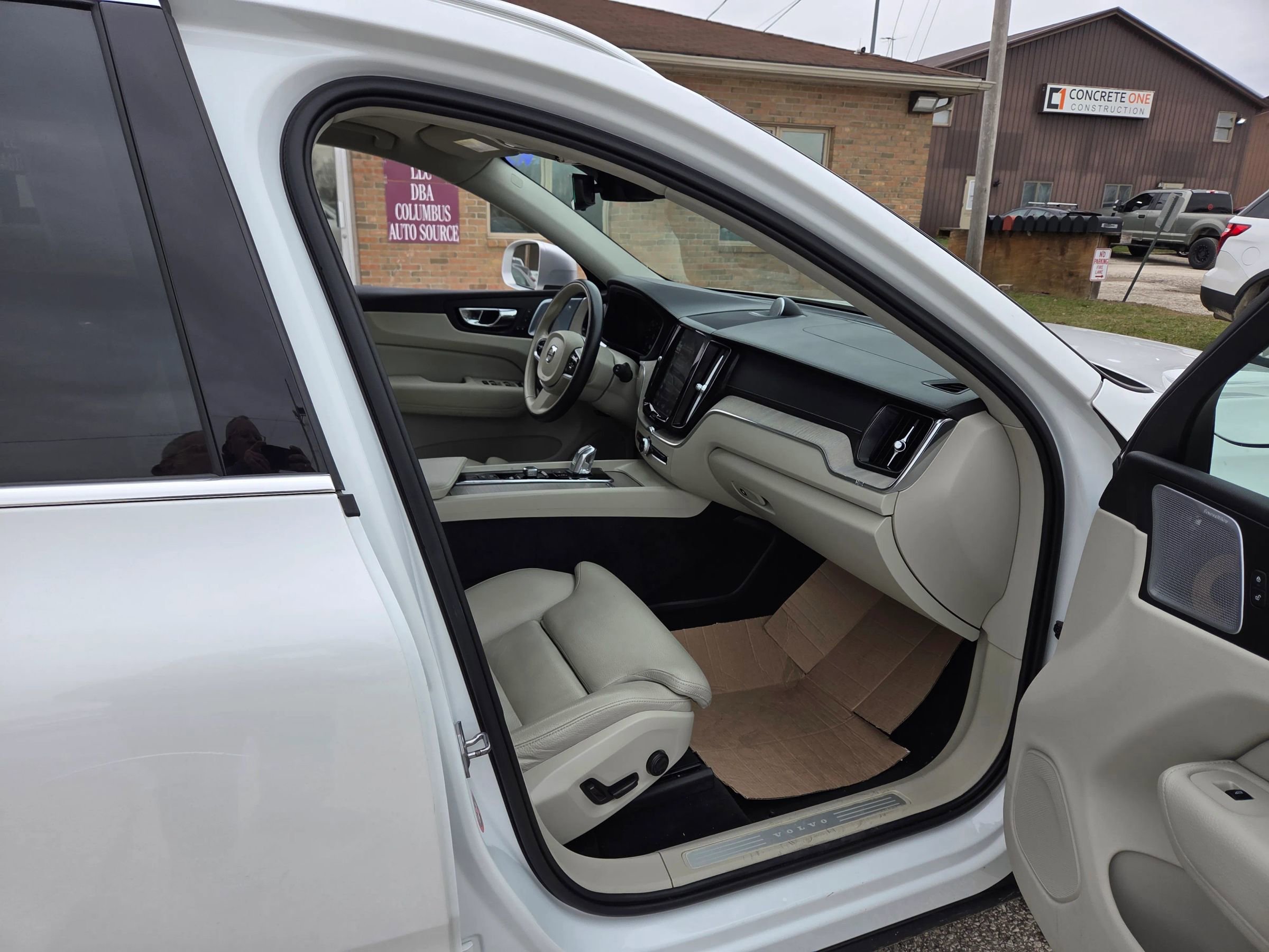 Used 2018 Volvo XC60 T8 Inscription w/ Advanced Package image 25