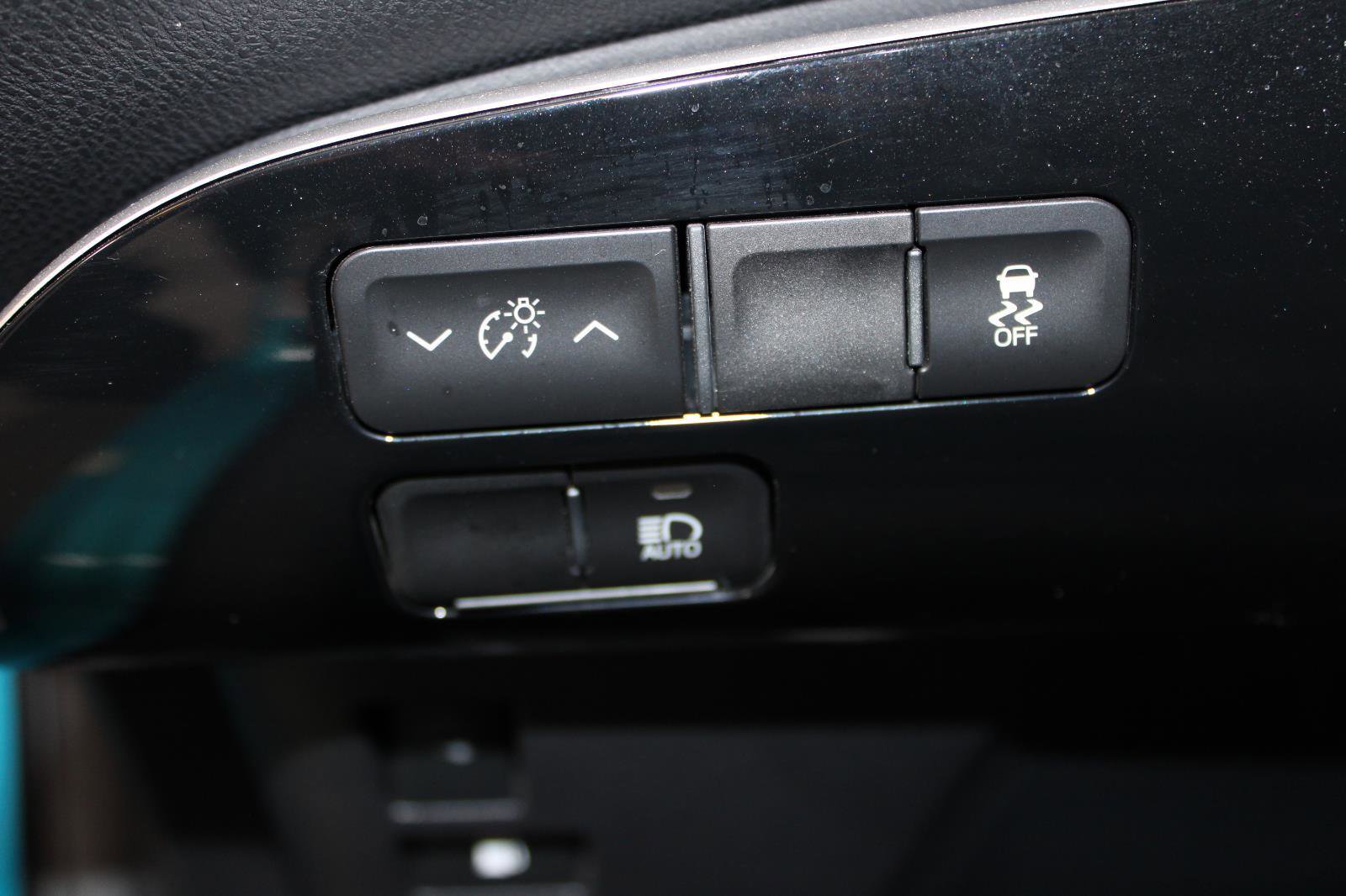 Used 2019 Toyota Prius Prime Plus FWD image 18