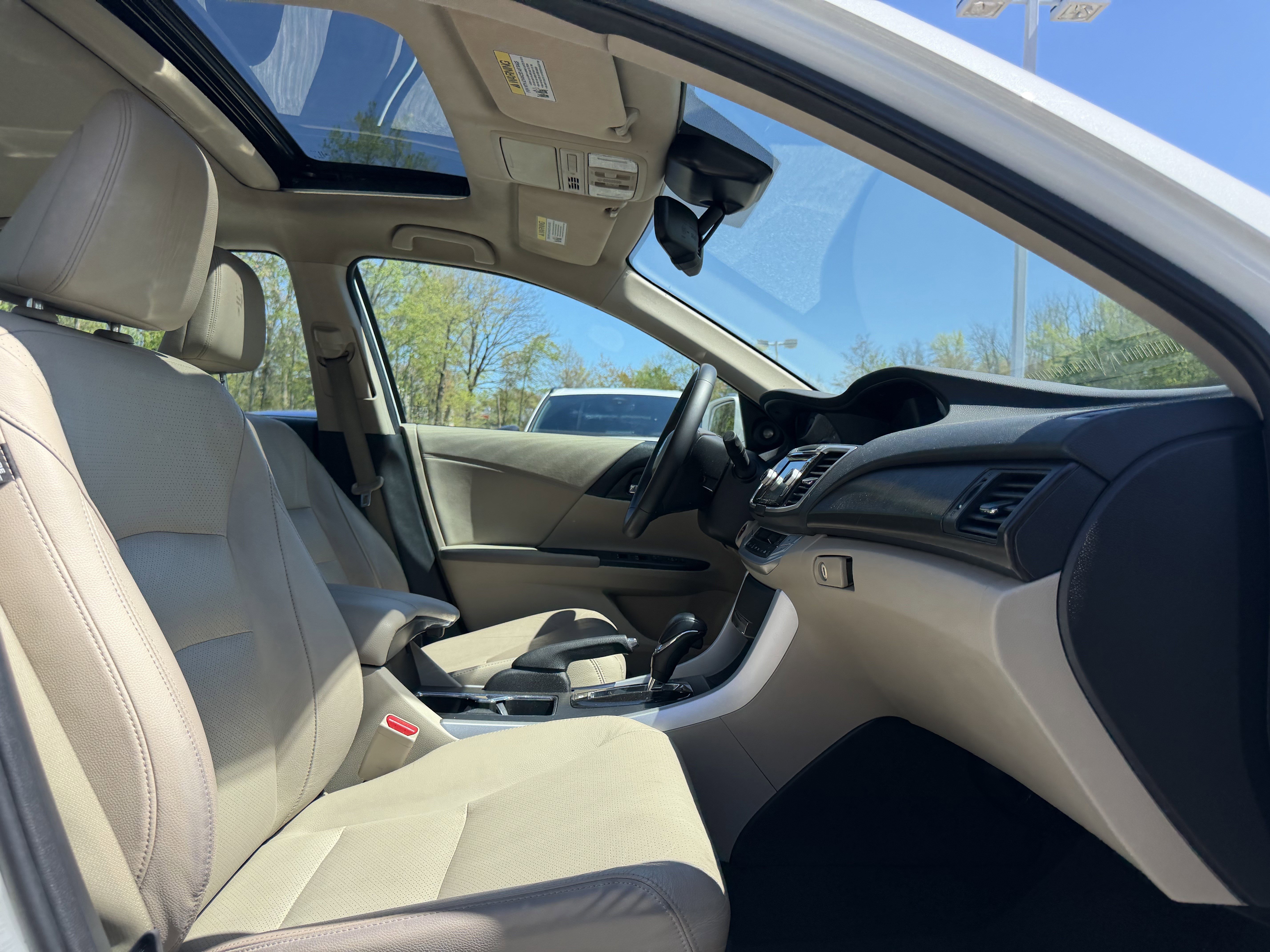 Used 2015 Honda Accord EX-L image 25