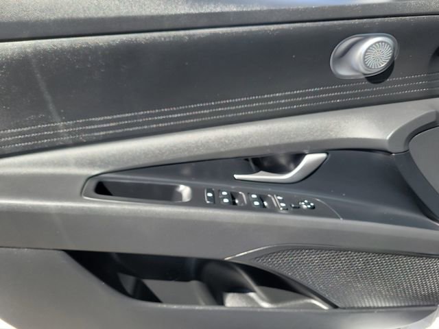 Certified 2025 Hyundai Elantra SE image 19