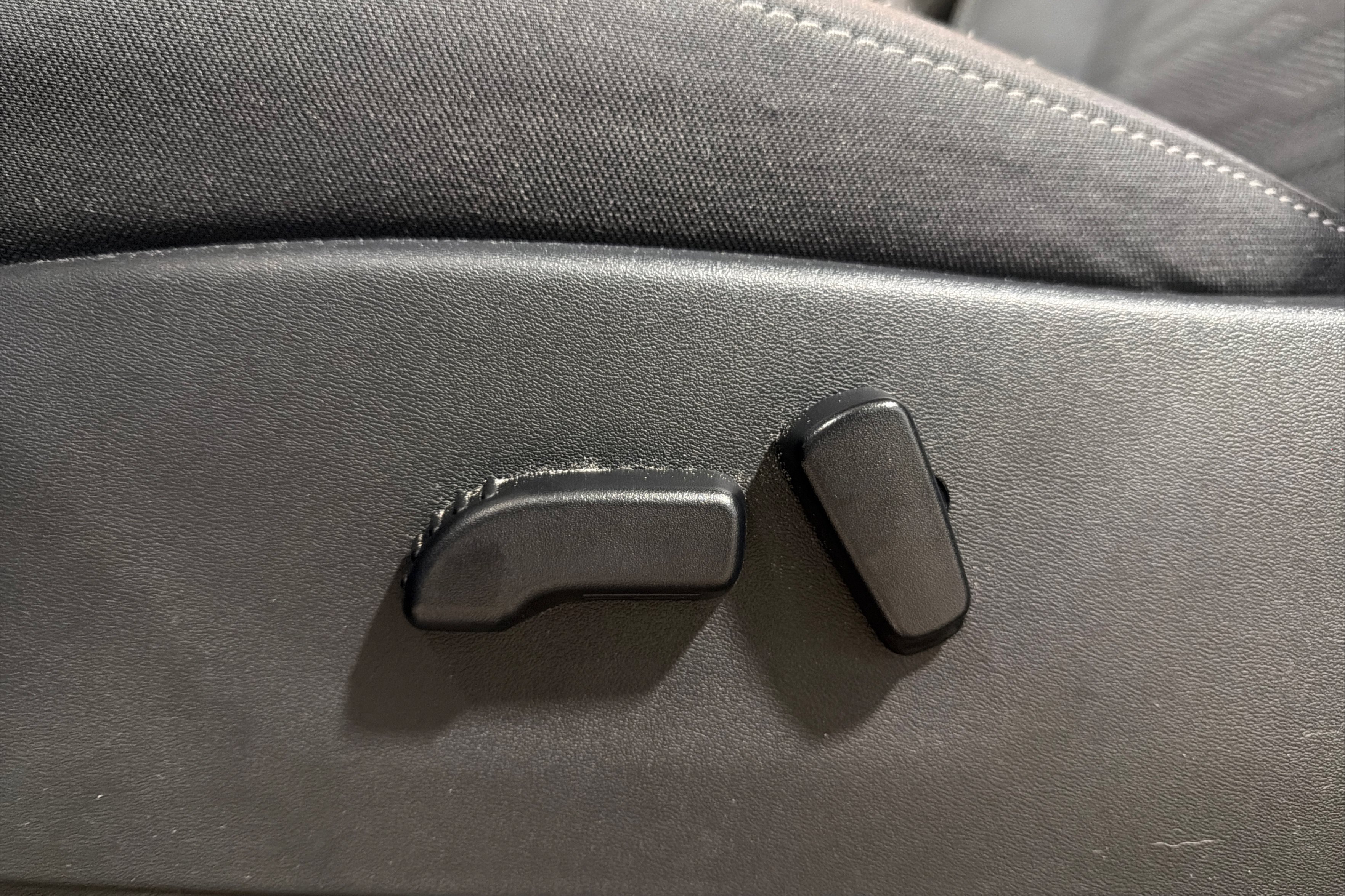 Used 2022 Nissan Frontier SV AWD/4WD image 19