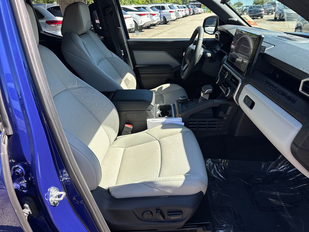 Used 2025 Toyota Tacoma Limited AWD/4WD image 13