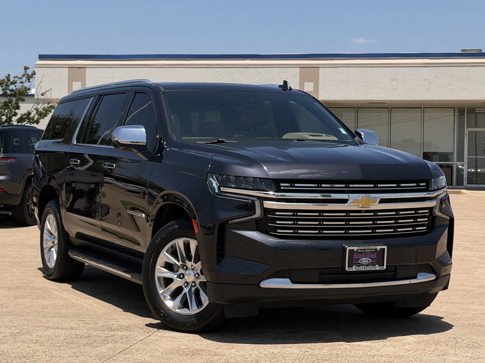 Used 2023 Chevrolet Suburban Premier RWD image 2