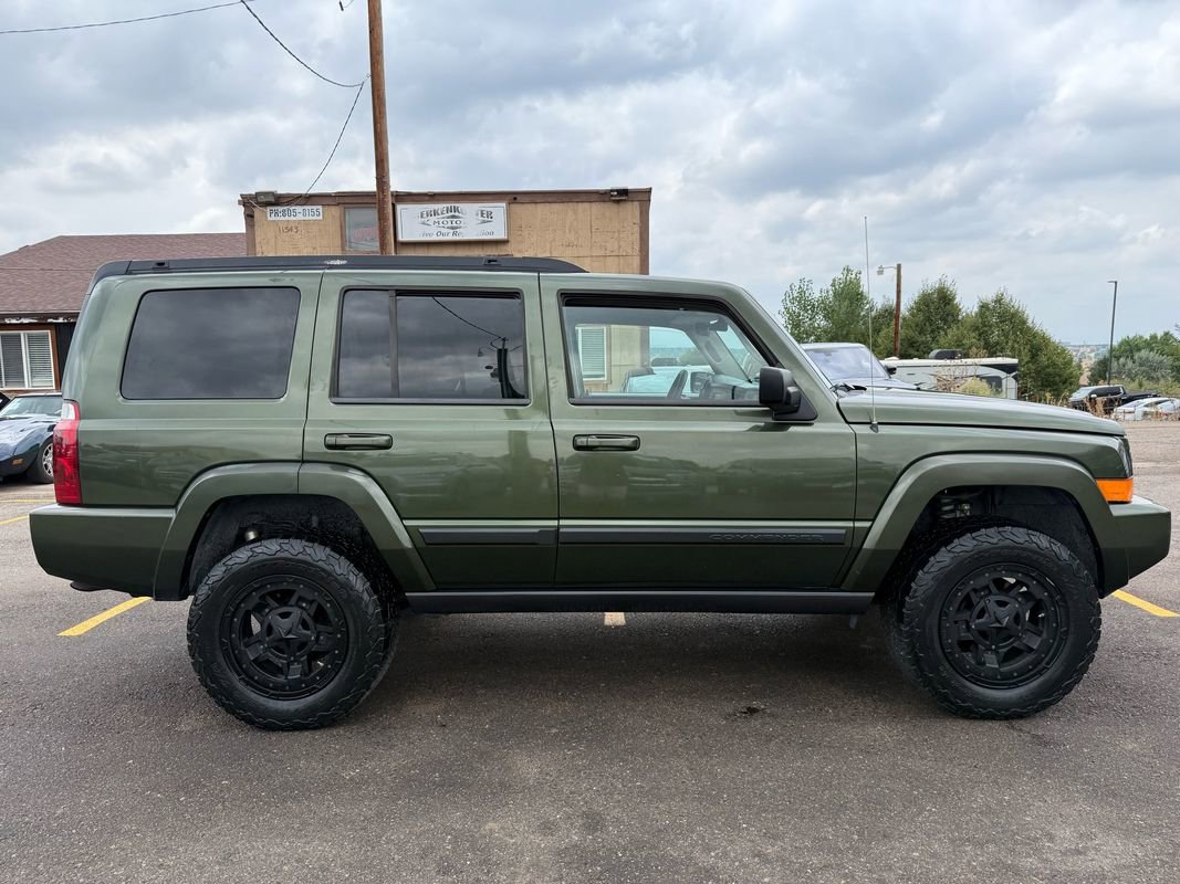 Used 2008 Jeep Commander Sport image 2