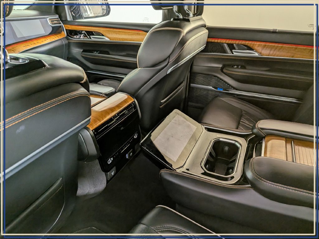 Used 2023 Jeep Grand Wagoneer Series III AWD/4WD image 37