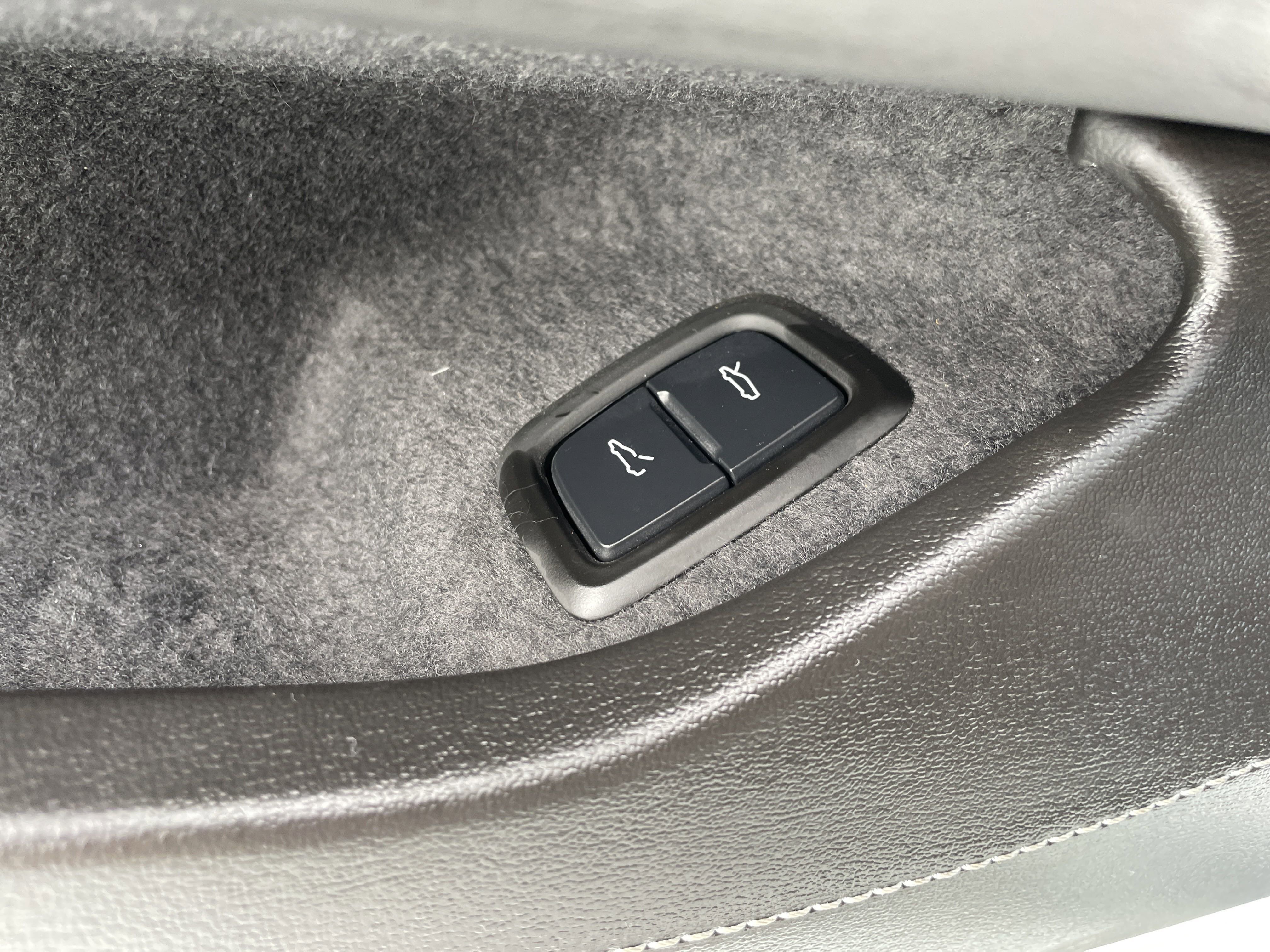 Certified 2024 Chevrolet Corvette Stingray Convertible w/ Z51 Performance Package image 33