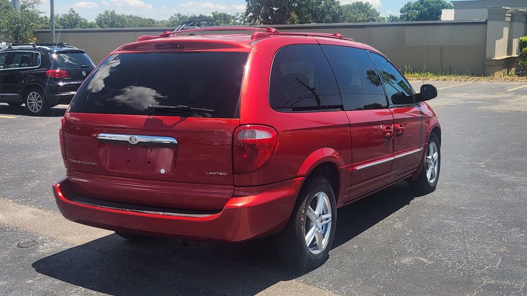 Used 2004 Chrysler Town & Country Limited FWD image 6