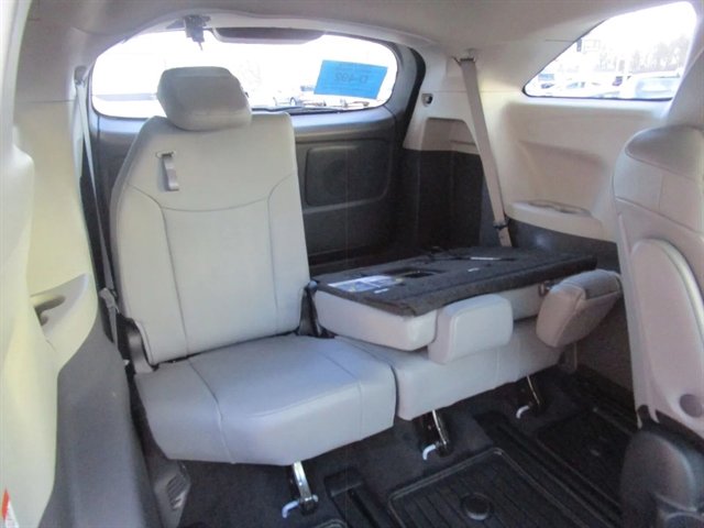 Used 2023 Toyota Sienna XLE AWD/4WD image 20